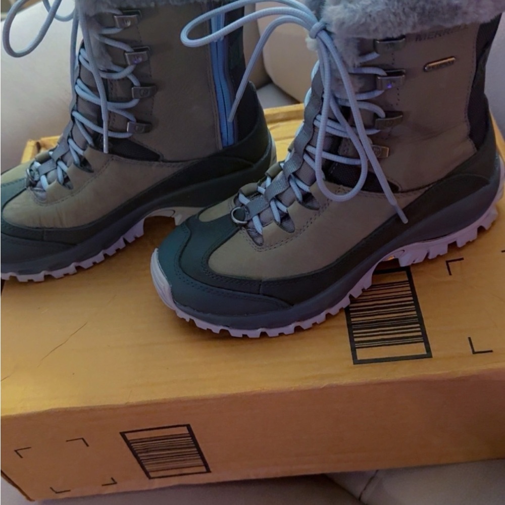Merrell Gray and Black Winter Rain Boots Rugged Design
